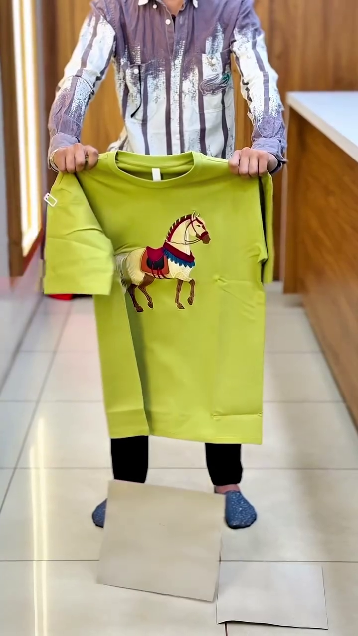 Men Horse Embroidery Relaxed Fit Crew-Neck T-Shirt