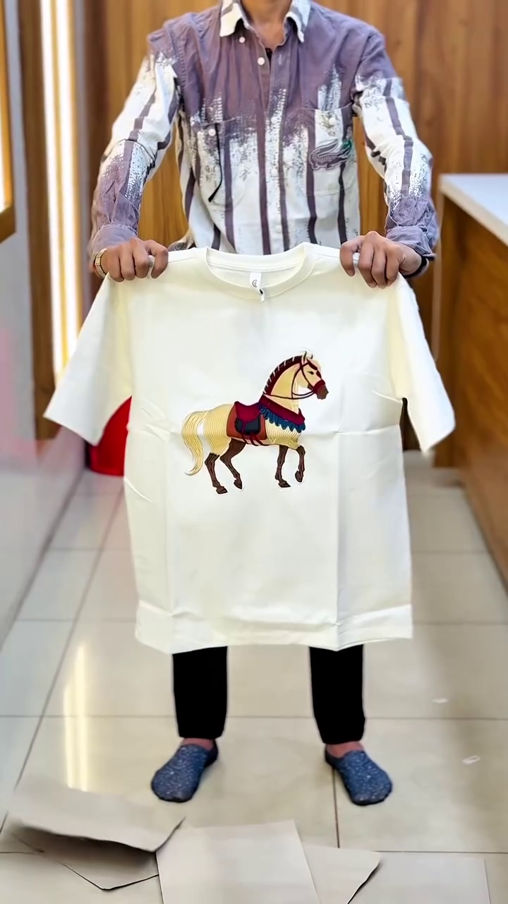 Men Horse Embroidery Relaxed Fit Crew-Neck T-Shirt