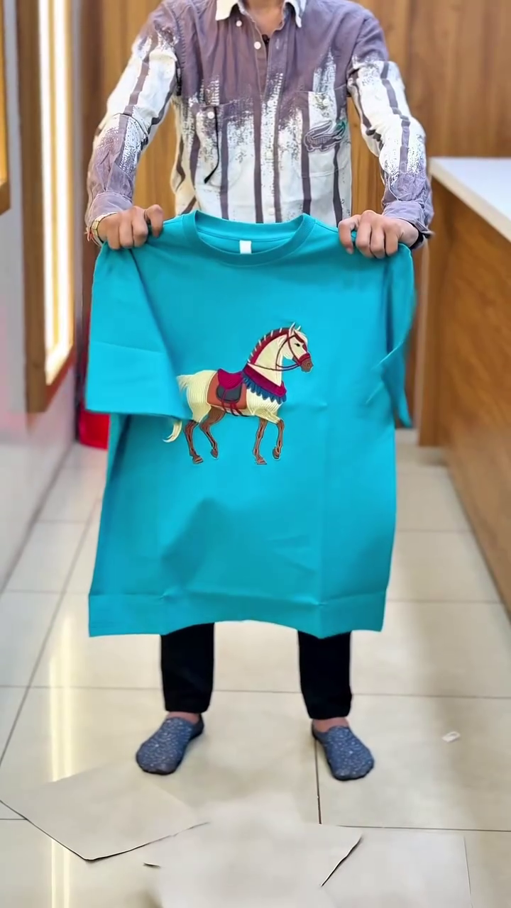 Men Horse Embroidery Relaxed Fit Crew-Neck T-Shirt