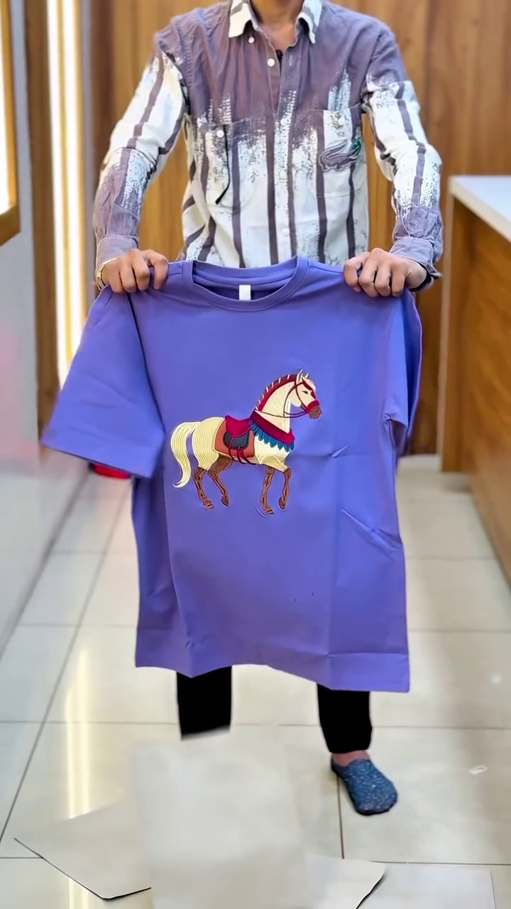 Men Horse Embroidery Relaxed Fit Crew-Neck T-Shirt