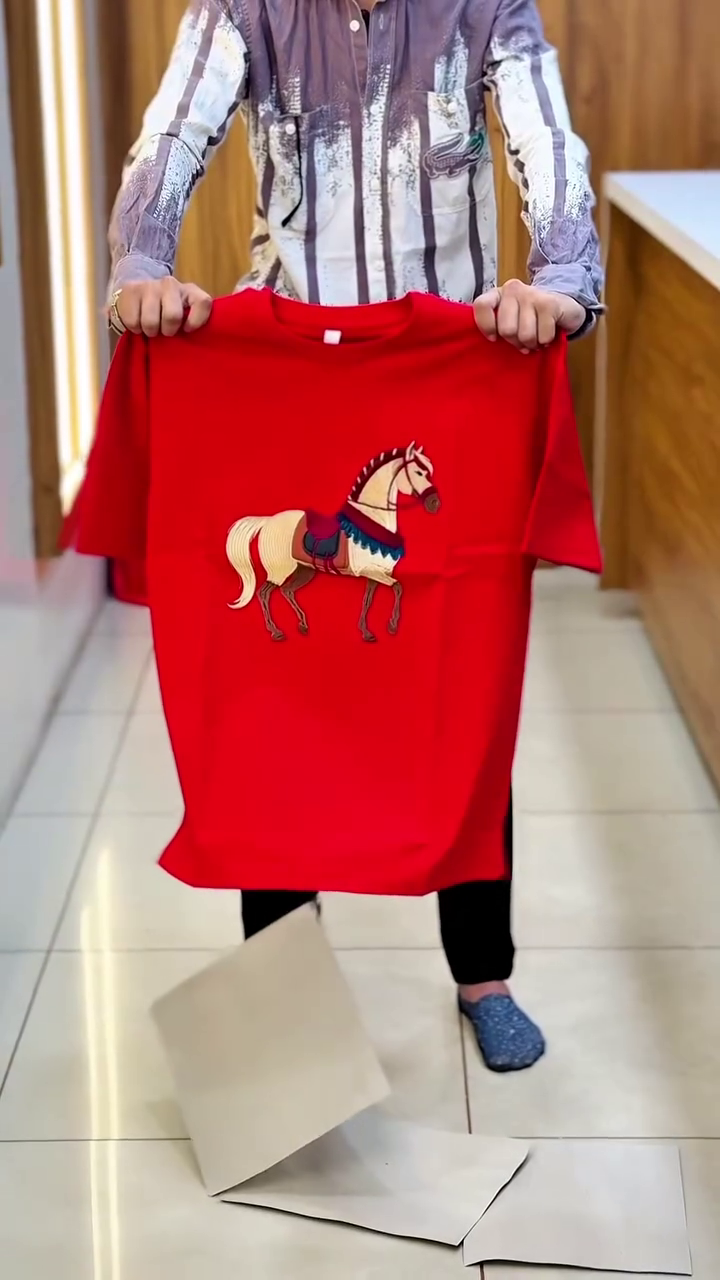 Men Horse Embroidery Relaxed Fit Crew-Neck T-Shirt