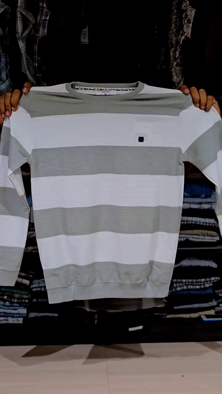 Men Slim Fit Sweatshirt