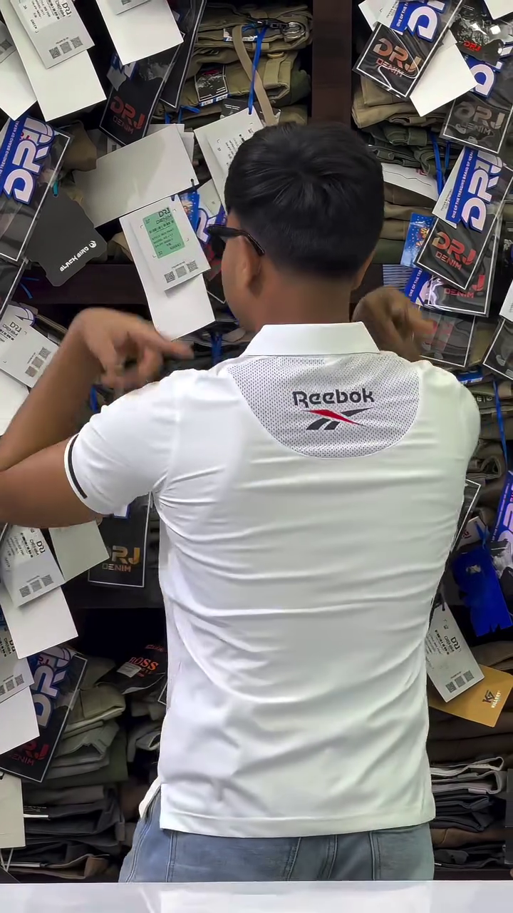 Men White Solid Polo Training T-Shirt